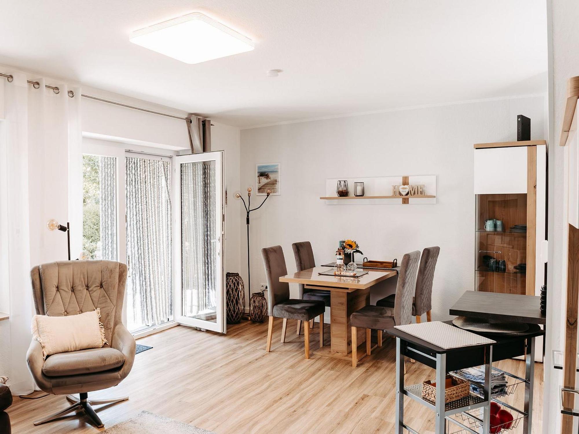 Apartment Am - *