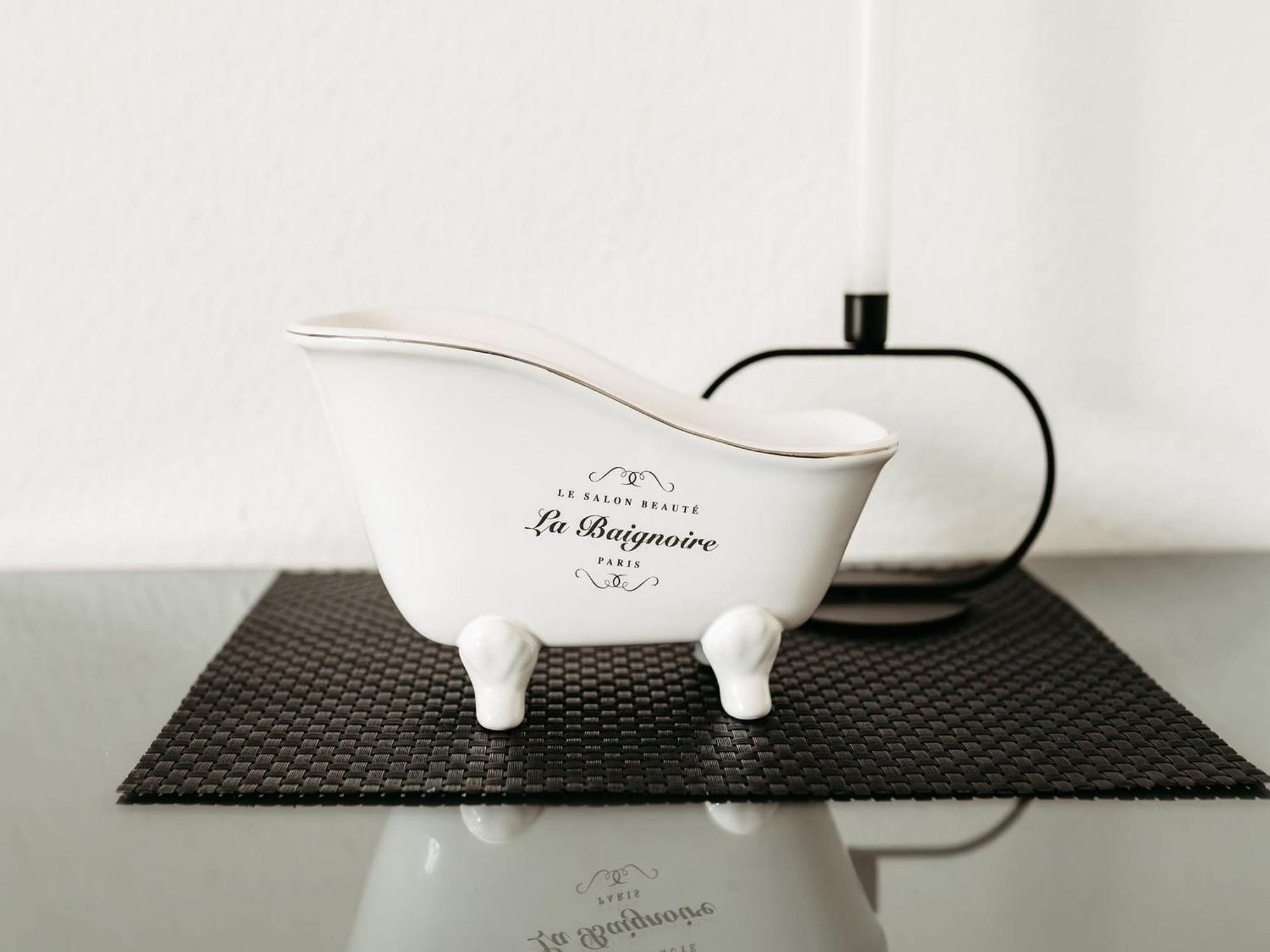 Apartment Am - *